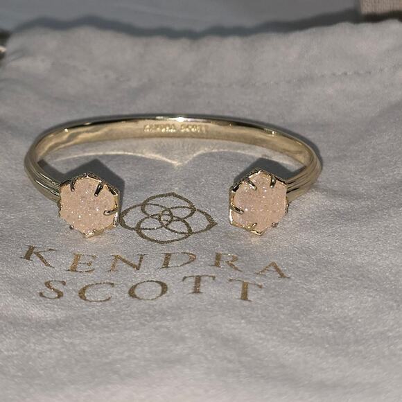 Kendra Scott Arden Peach Drusy And Gold Station‎ Cuff Bracelet - Picture 1 of 2